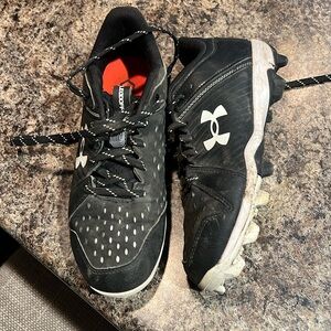 Kids size 4.5 Under Armour Baseball/Softball Cleats